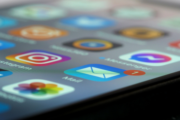 Smartphone screen showing social media and mail apps for digital marketing.